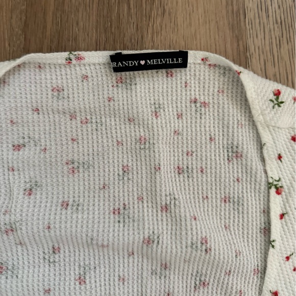 Brandy Melville Floral Knit Top - SZ S - Picture 2 of 4